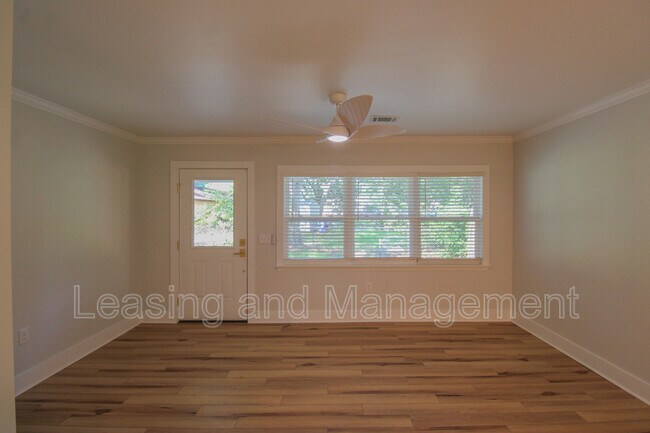 Foto del edificio - 1757 Skinner Ave
