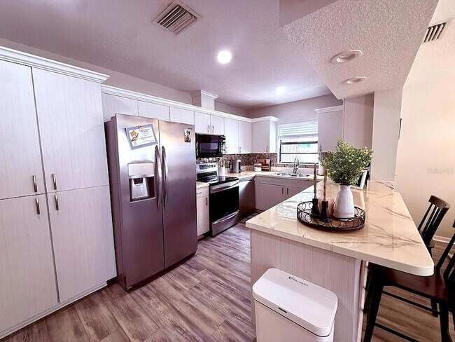 Foto del edificio - 7218 N Highland Ave