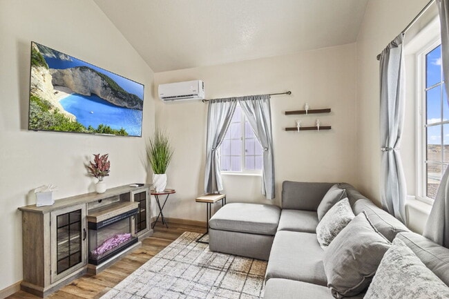 Building Photo - Stylish Furnished Tiny Home • 1 Bedroom • Laundry • Gated Community