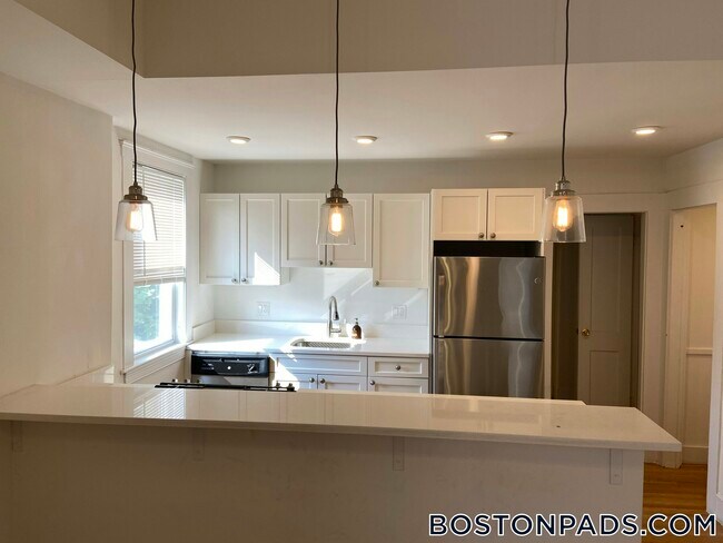 Building Photo - 38 Newton St