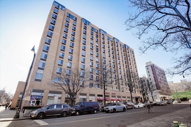 Building Photo - 300 W 135th St