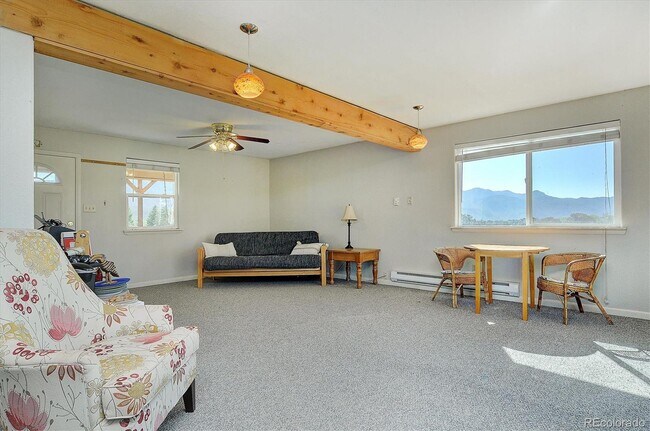Building Photo - 328 Heather Ln