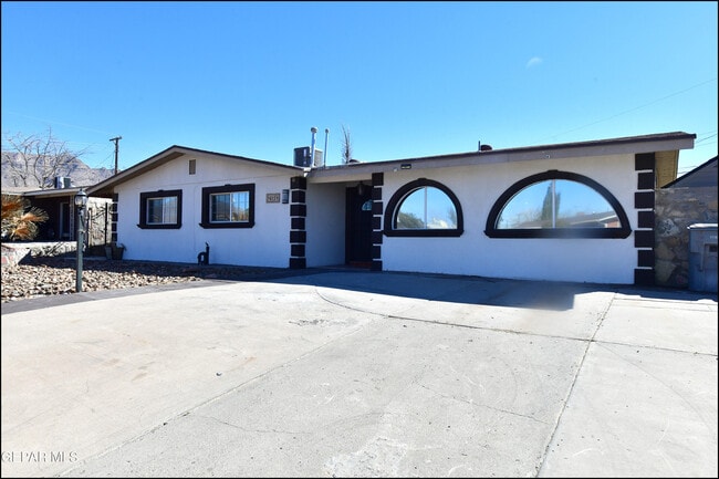 Building Photo - 415 Balboa Rd