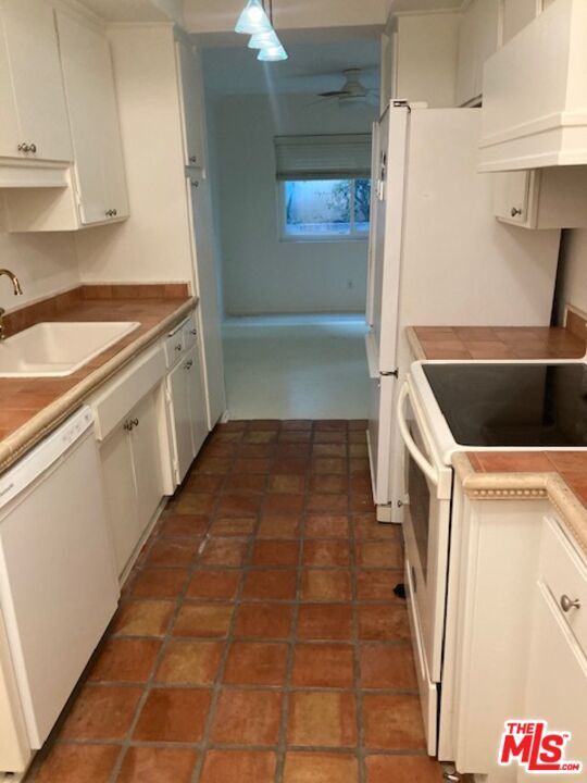 Foto del edificio - 1203 N Sweetzer Ave