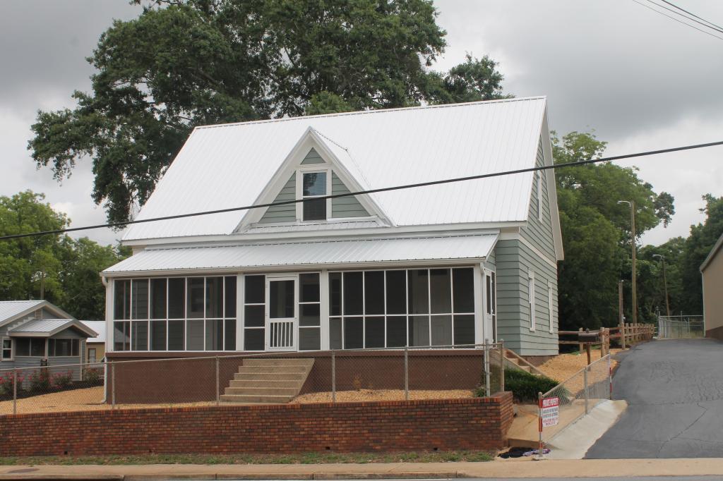 Primary Photo - 353 Oak St