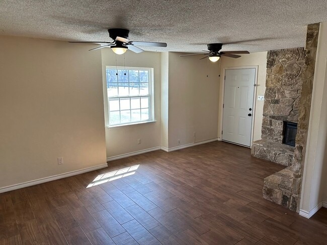 Building Photo - 204 E Rucker St