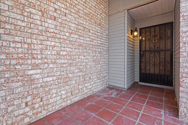 Building Photo - 6817 Ridgley Way