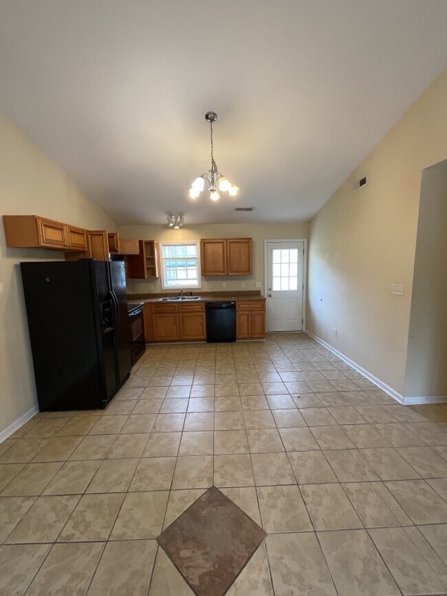 Foto del edificio - Charming 2 Bedroom Duplex - 106 Laib Ln. #7