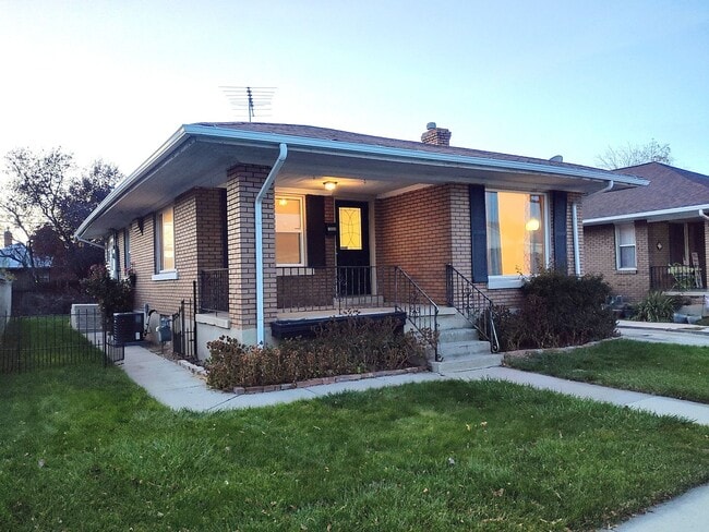 Photo - 3 Bd 1 Ba Home with Hardwood Floors in Mid...