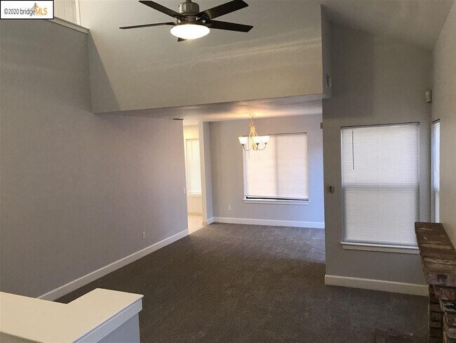 Foto del edificio - 380 Robinwood Ave