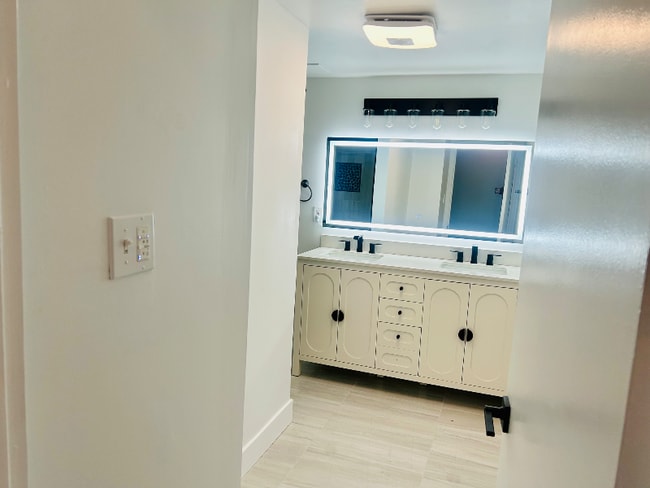 Photo - 9015 Gettysburg Ln (College Park, MD) House
