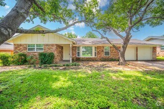 Building Photo - 6925 Wycliff St