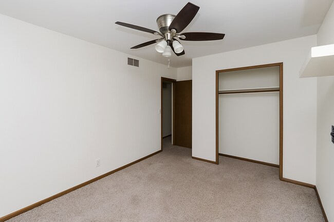 Foto del edificio - 6409 E Farmview St
