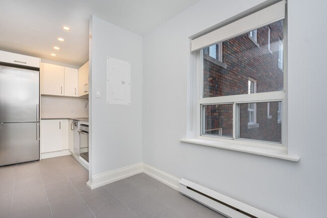 Building Photo - 110 Oriole Pkwy