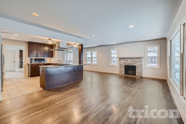 Foto del edificio - 6100 Colfax Ln S