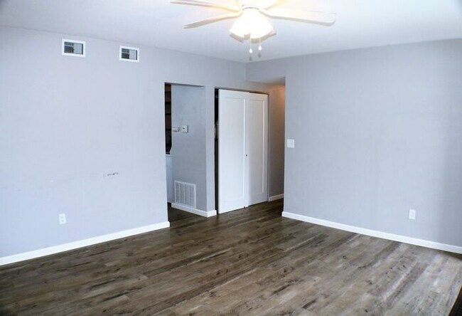 Foto del edificio - $1,750 | 3 Bedroom, 1 Bathroom Ground Floor Duplex | No Pets | Available for August 1st, 2026 Mov...
