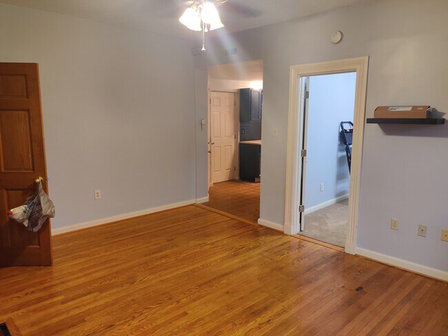 Foto del edificio - 1325 Chase Ave