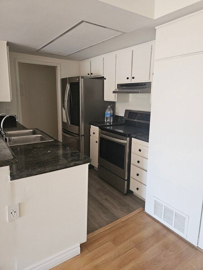 kitchen 1 of 2 - 1517 E Garfield Ave