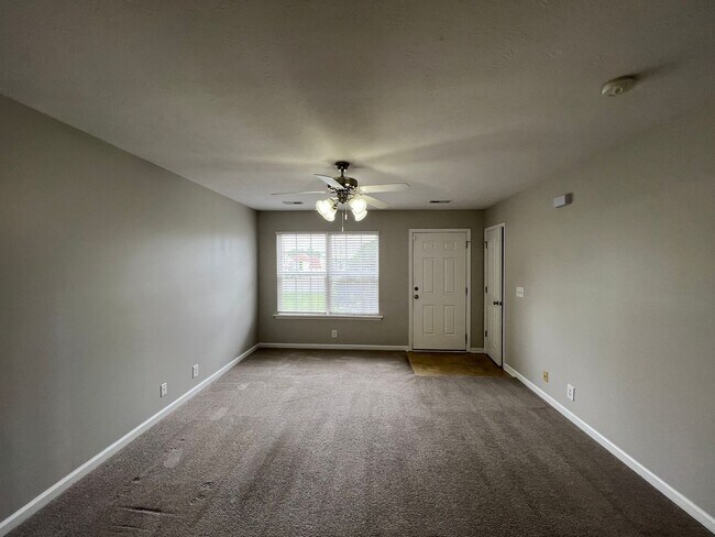 Foto del edificio - 3 Bedroom 2.5 Bath - Convenient to everyth...