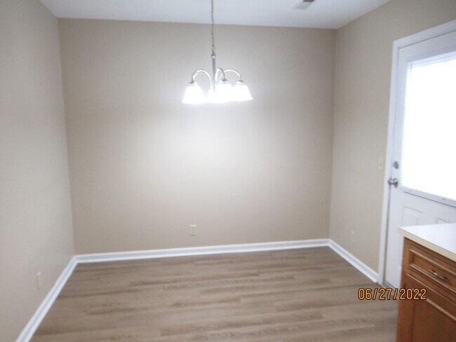 Building Photo - 12 Hackberry Ct