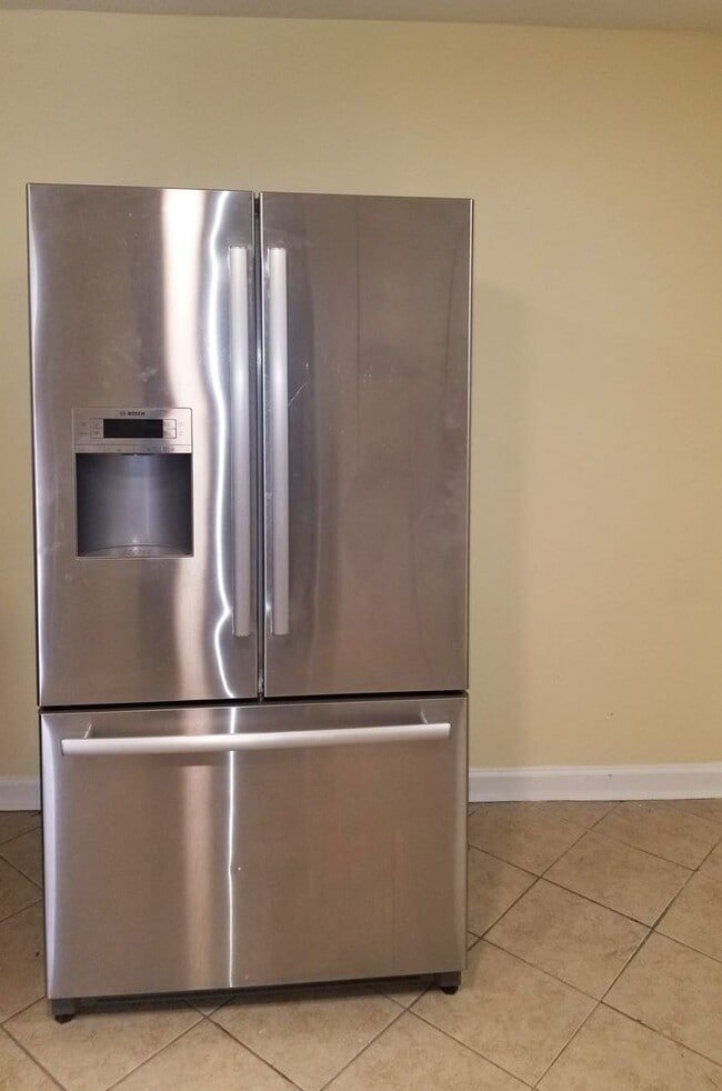 Building Photo - Historic 2 BR House! Bonus Room, W/D Hooku...