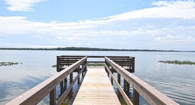 Foto del edificio - Lakeside Terrace