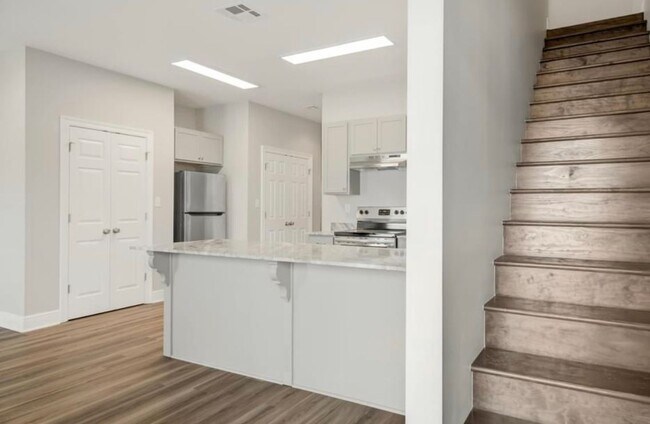 Building Photo - 139 Iberia St