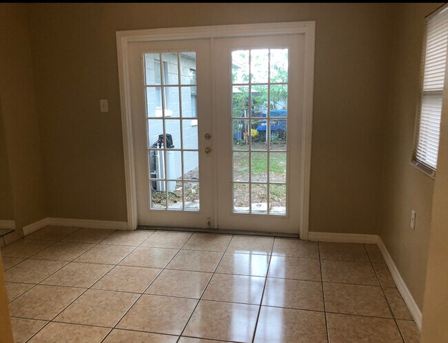 Foto del edificio - 5301 Grove Hill Rd