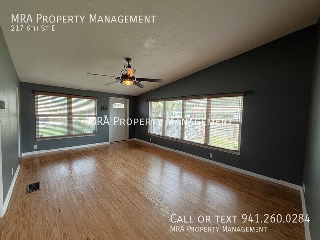 Building Photo - 217 6th St E