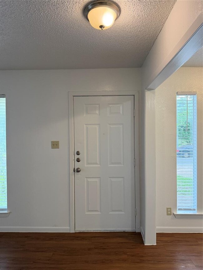 Building Photo - 4714 Creek Bend Dr