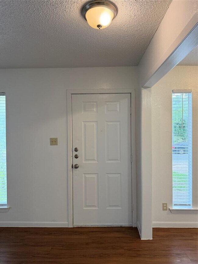 Foto del edificio - 4714 Creek Bend Dr
