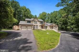Building Photo - 120 Double Oak Rd N