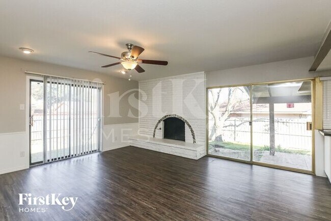 Foto del edificio - 2921 Dove Meadow Drive