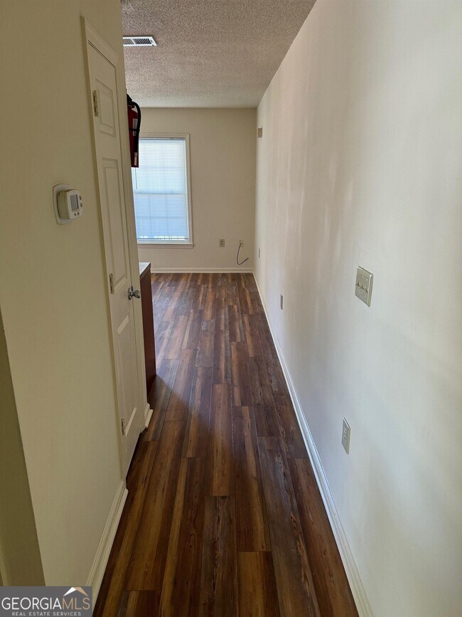 Building Photo - 232 Lanier Dr