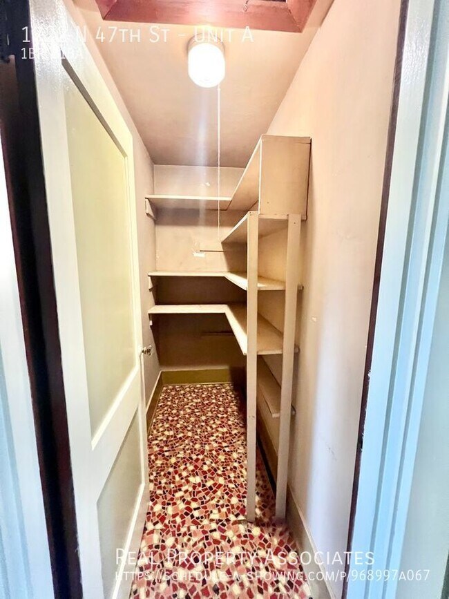 Building Photo - Top-Floor Charming Wallingford 1 Bedroom/1...