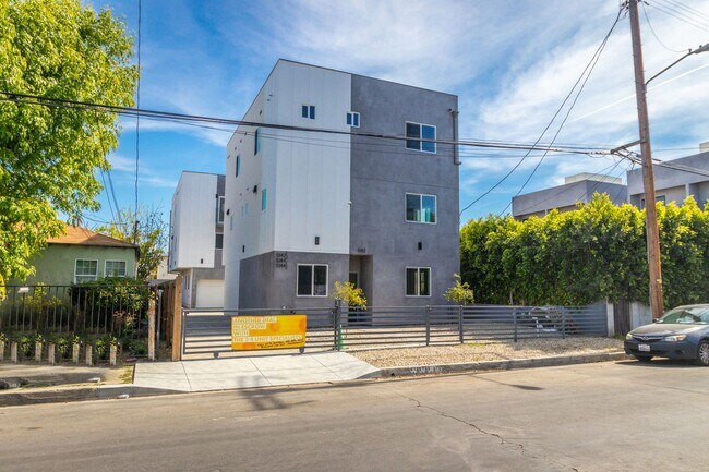 Foto del edificio - 5142 Riverton Ave