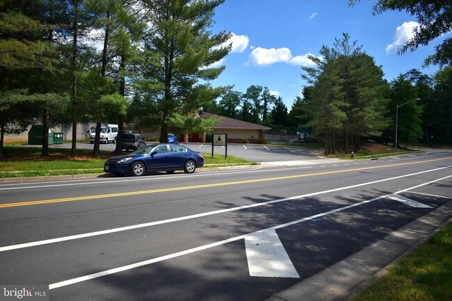 Building Photo - 4300F Buckman Rd