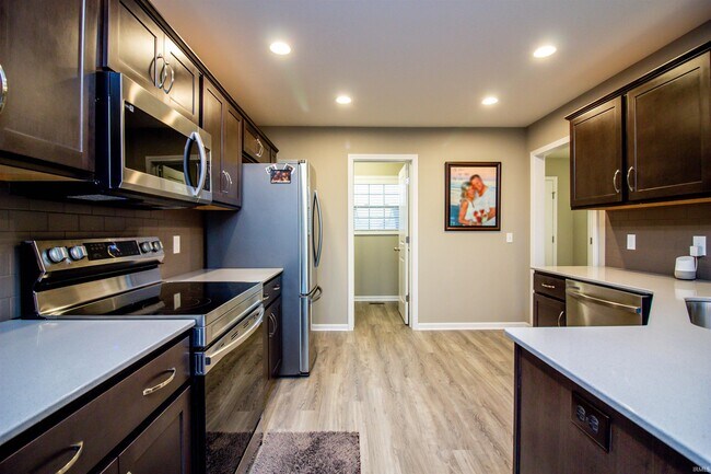 Building Photo - 444 Brescia Dr