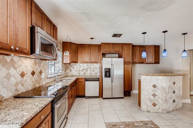 Foto del edificio - 4 br, 3 bath House - 2640 Sand Lake Road UNIT