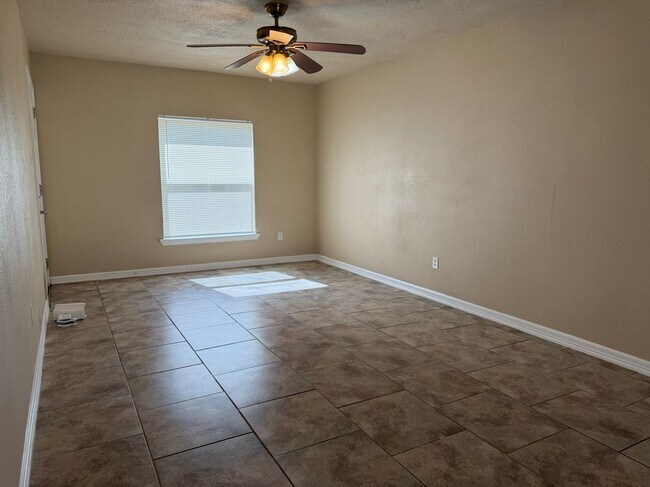 Foto del edificio - 9606 Shady Tree Ln