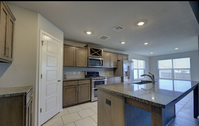 Foto del edificio - 1615 E 139th St