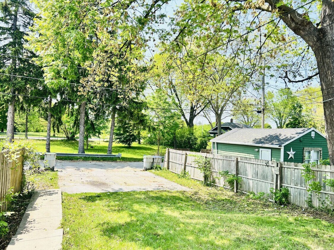 Foto del edificio - 5039-5041 N 28th St (Duplex)