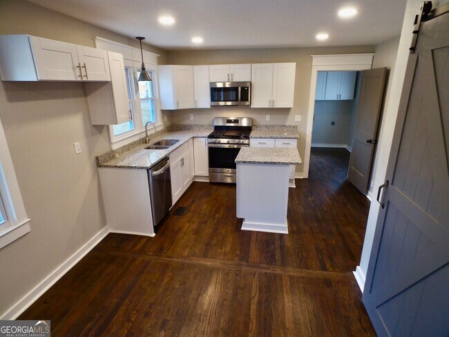 Building Photo - 507 Adamson Ave