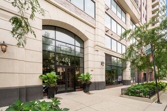 Building Photo - 451 W Huron St