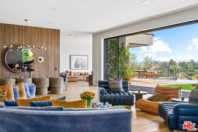 Foto del edificio - 1030 Somera Rd