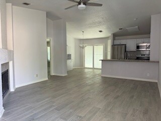 Building Photo - 9127 Valley Bend