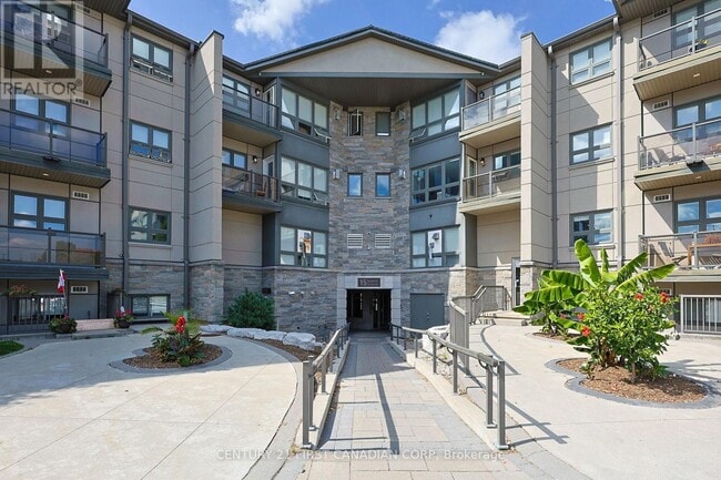 Building Photo - 215-215 JACKSWAY Crescent
