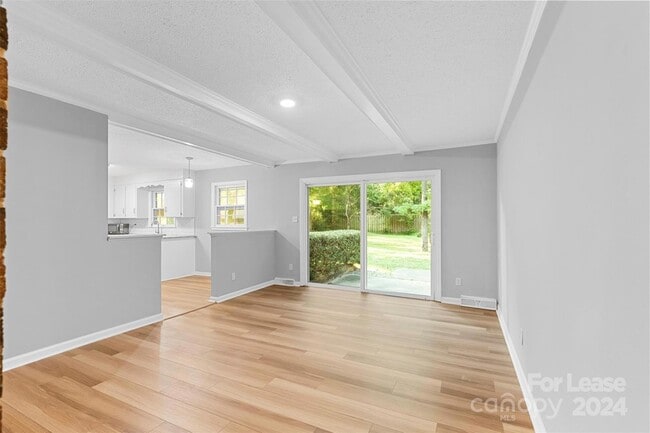 Building Photo - 2122 Knickerbocker Drive