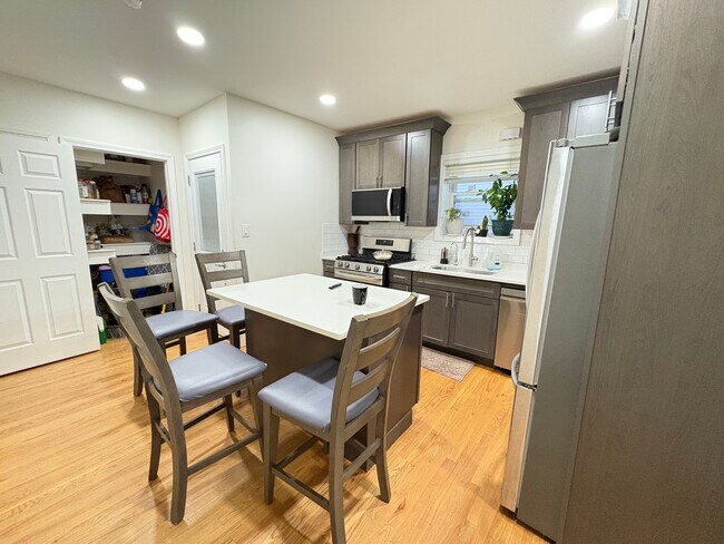 Foto del edificio - 149 Glenway St