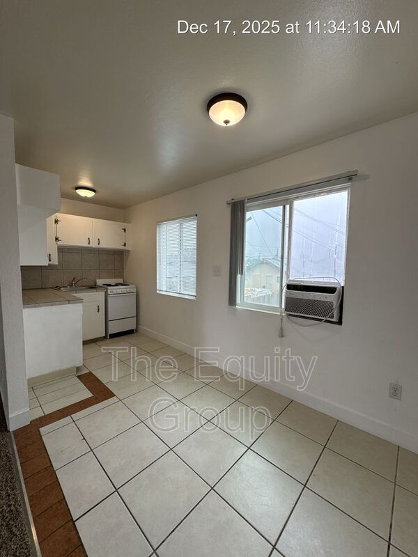 Building Photo - 311 E Elm St